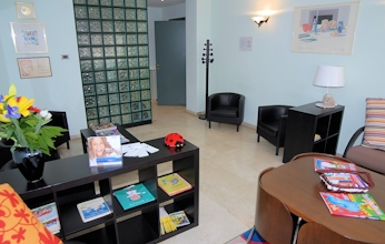 studio odontoiatrico specialistico picchioni sala dattesa 2